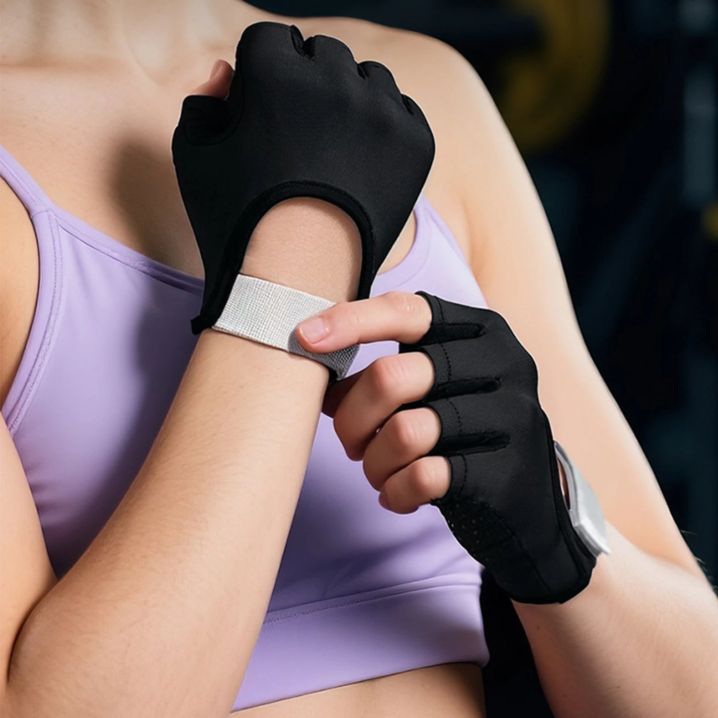 Outdoor Sports Gloves Non-Slip Fitness Protect Gloves Breathable Wrist Belt Workout Gloves for Climbing Exercises Gym Lifting