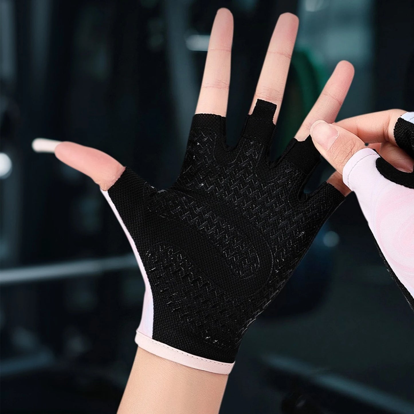 Outdoor Sports Gloves Non-Slip Fitness Protect Gloves Breathable Wrist Belt Workout Gloves for Climbing Exercises Gym Lifting